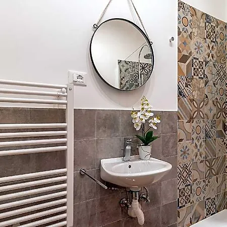 Pregiata Con Bagno Privato - Blu Di Persia Trieste