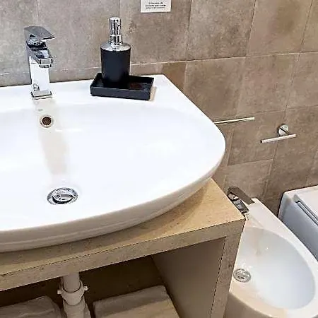 Pregiata Con Bagno Privato - Blu Di Persia Trieste
